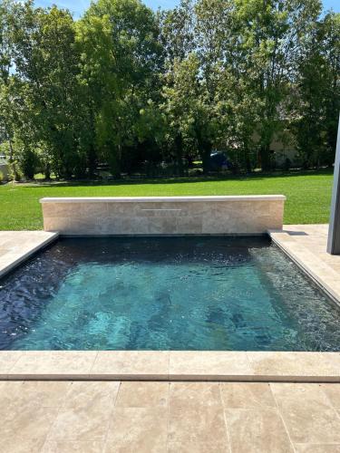 Piscine en pierre de Bali