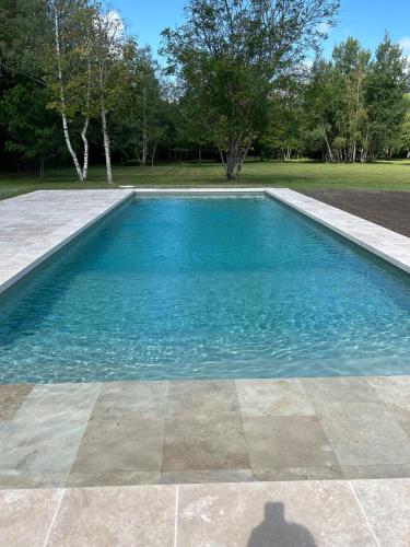 Piscine en pierre de Bali