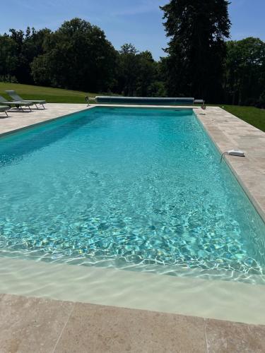Piscine en pierre de Bali