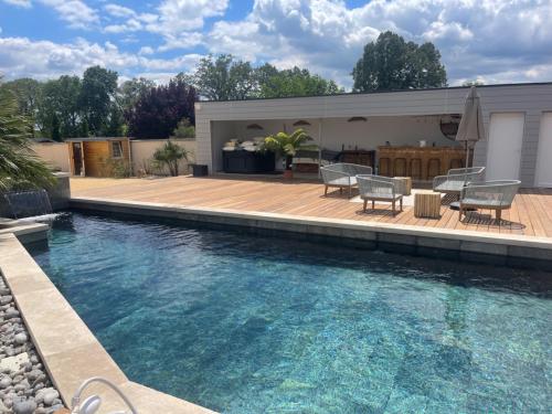 Piscine en pierre de Bali